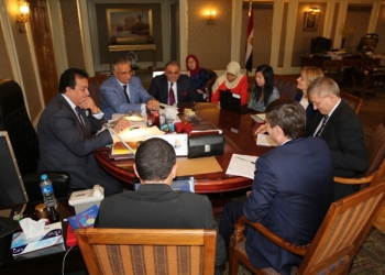 “عبدالغفار” يبحث آليات التعاون مع جامعة كينجز كولدج بلندن فى مجال طب الأسنان