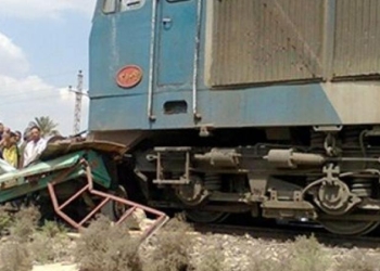 إصابة 3 أشخاص اثر اصطدام قطار بسيارة بالبحيرة