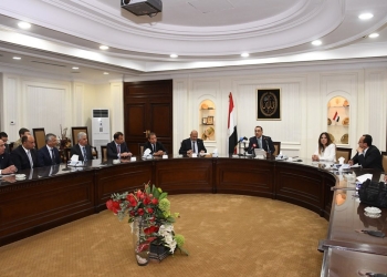 وزير الإسكان يشهد توقيع عقد مشروع رفع كفاءة محطة معالجة الصرف الصحي بأبورواش