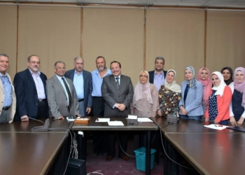 "السبع" يكرم أطباء المخ والأعصاب بمستشفي الطوارئ بطنطا