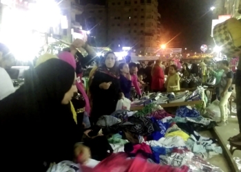 زحمة "ليلة العيد" لشراء الملابس في دمنهور بالبحيرة