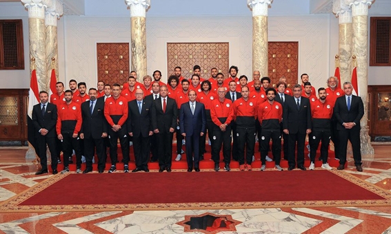 بالصور .. "السيسى" يستقبل بعثة المنتخب الوطني لكرة القدم