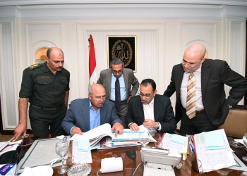 “مدبولى” و “الوزير” يتابعا المشروعات المشتركة بين الإسكان و”الهيئة الهندسية”