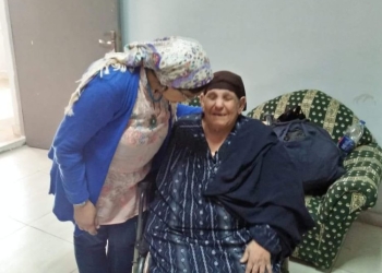 "التضامن" تنقذ مسنة من النوم في الشارع