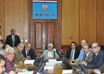 وزيرة الصحة تتفقد غرفة الأزمات لتأمين إحتفالات “30 يونيو”