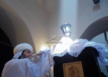 الأنبا صليب يشهد تعامد الشمس على مذبح مارجرجس بصهرجت