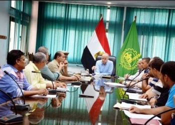 محافظ القليوبية يبحث مع جهات الولاية على أراضي الدولة لتنفيذ قرارات الإزالة فورا