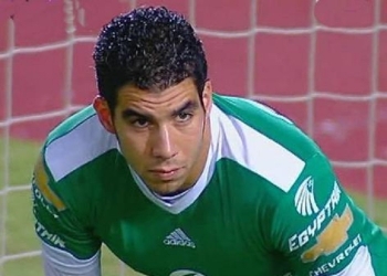 إكرامي" يحرس عرين الأحمر أمام الحدود"
