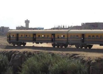 طفل يفقد ذراعه اسفل قطار المرج