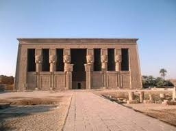 معبد دندره يستقبل 480 زائر الأسبوع الماضي