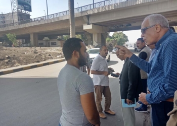 محافظ الجيزة لعمال النظافة: مش عايز أشوف ورقة بطريق الإسكندرية الصحراوي