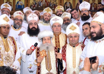 الأنبا بسادة يُسيم ثلاث كهنة جدد لإيبارشية إخميم وساقلته