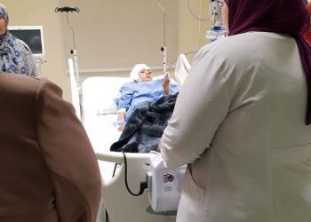 “التأمين الصحي” يزور طفل المرج