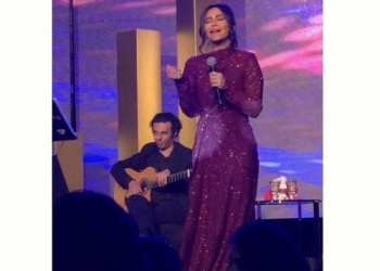 بكاء الفنانة المصرية شيرين عبد الوهاب في حفلها الغنائي”بالكويت”