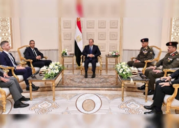 الرئيس “السيسي” يستقبل وزير الدفاع القبرصي على هامش معرض “ايديكس 2018”