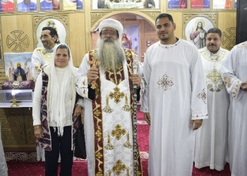 أسقف دشنا يطيب رفات الأنبا تكلا هيمانوت الحبشي