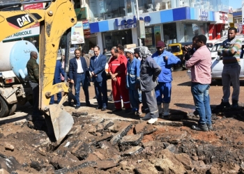 غرق ميدان المحطة وديوان محافظة أسوان بعد كسر بخط رئيسي