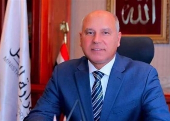 وزير النقل يعقد اجتماعا مع رؤساء "الشركات القابضة لمشروعات الطرق والكباري "