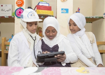 “الأغذية العالمي” يدخل أدوات تكنولوجية بمدارس ريفية