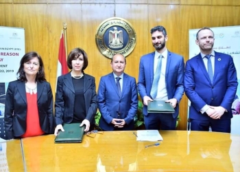 وزير التجارة والصناعة يشهد توقيع وثيقة عقد مشروع “تشغيل الشباب في مصر”