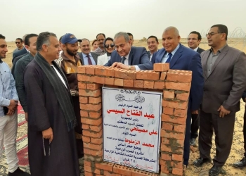 “المصيلحي” يضع حجر الأساس لمشروع الصوب الزراعية بالوادي الجديد