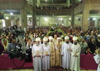 الأنبا مرقس يُرقي كاهن ويُدشن أواني لملاك عزبة النخل