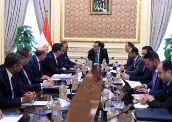 رئيس الوزراء ورئيس هيئة الرقابة الإدارية يناقشان ملفات التأمين الصحي