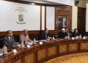 رئيس الوزراء يهنئ المصريين الأقباط بعيد القيامة.. والعمال بعيده