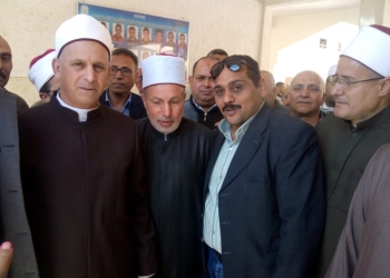 بالصور.. رئيس المنطقة الأزهرية بالبحيرة يقود مسيرة لحث المواطنين على المشاركة في الاستفتاء