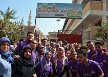 أهالي تصفا بكفر شكر يستقبلون المحافظ أثناء تفقده لجان الاستفتاء بالزغاريد والأعلام والأغاني الوطنية