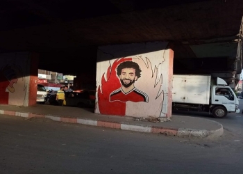 تزيين منطقة كوبري المعرض بطنطا بجرافيتي “صلاح” و”نفرتيتي”