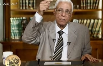 أستاذ طب الحالات الحرجة يوضح فوائد الابتسامة