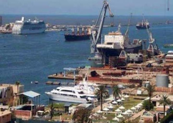 ميناء الإسكندرية يستقبل 138 سفينة وشاحنات