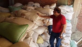 ضبط مواد غذائية وعقاقير طبية مجهولة المصدر فى أطفيح