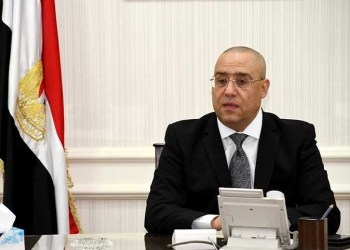 وزير الإسكان يتابع خطة طرح الأراضى السكنية  والاستثمارية  بالمدن الجديدة