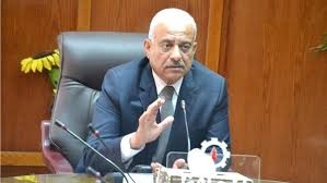 محافظ السويس: “إغلاق اي منشأة طبية بها اطباء”