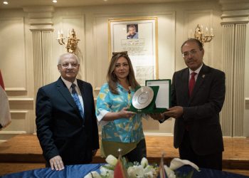 ليلى علوي ودرية شرف الدين في لجنة تحكيم مشروعات إعلام الجامعة البريطانية