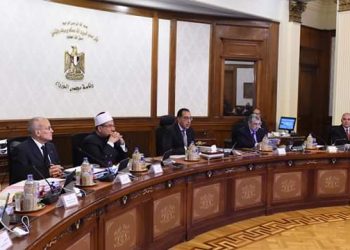 مدبولى يطالب الوزراء بمضاعفة الجهود لخدمة الوطن والمواطنين