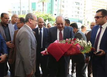وزيري الري والقوى العاملة يتفقدان مدينة الجلالة التى تعتمد على تحلية مياه البحر