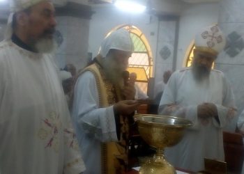 الأنبا بيمن يحتفل بـ”عيد الرسل” بمارجرجس نقادة