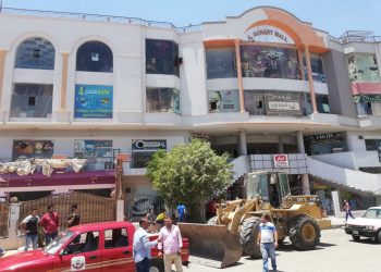 جهاز مدينة الشروق يشُن حملة لإزالة الإشغالات وضبط المحال المخالفة بالمدينة