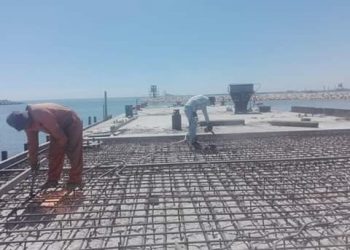 رئيس حماية الشواطئ يتفقد عملية حماية مصب مصرف جمصة