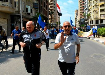 بالصور.. السكرتير العام للبحيرة يقود مهرجانًا للجري بمشاركة 500 شاب بدمنهور