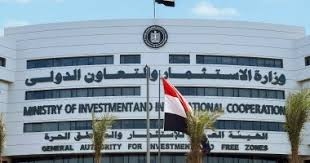الإمارات: السماح للمستثمرين الأجانب بتملك حصص أو أسهم بالشركات التجارية