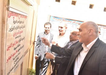 وزير التنمية المحلية ومحافظ أسيوط يفتتحان المركز التكنولوجي لخدمة المواطنين بديروط