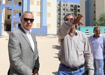 محافظ قنا يتفقد الأعمال الانشائية بمدينة غرب قنا