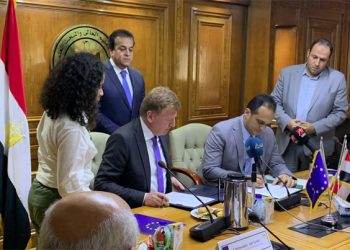 السفير سوركوش يوقع خطة تنفيذ شراكة البحث والابتكار مع مصر