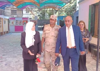 “عبد الهادي” و”حجازي” يحرصون على تكريم أبناء الشهداء في اللحظات الأولى من العام الدراسي الجديد