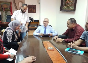 باهى يجتمع برؤساء مركز الأنشطة الصيفية المجانية لبحث الاستمرارية طوال العام الدراسى