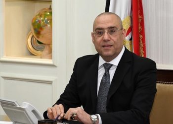 وزير الإسكان يلتقي وزير ورجل أعمال إماراتي لاستعراض الفرص الاستثمارية بمصر